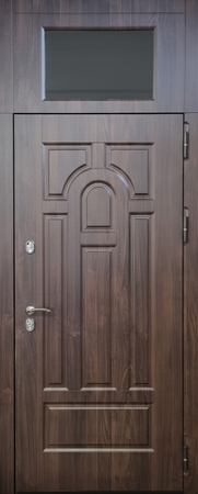 Стальная термодверь с остекленной верхней вставкой и отделкой влагостойкими коричневыми плитами МДФ